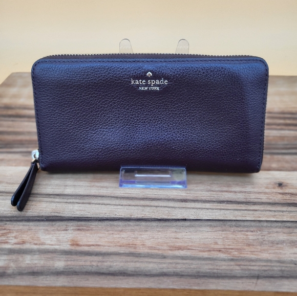 Kate Spade Burgundy Wallet (No.2), Like New - Picture 1 of 4
